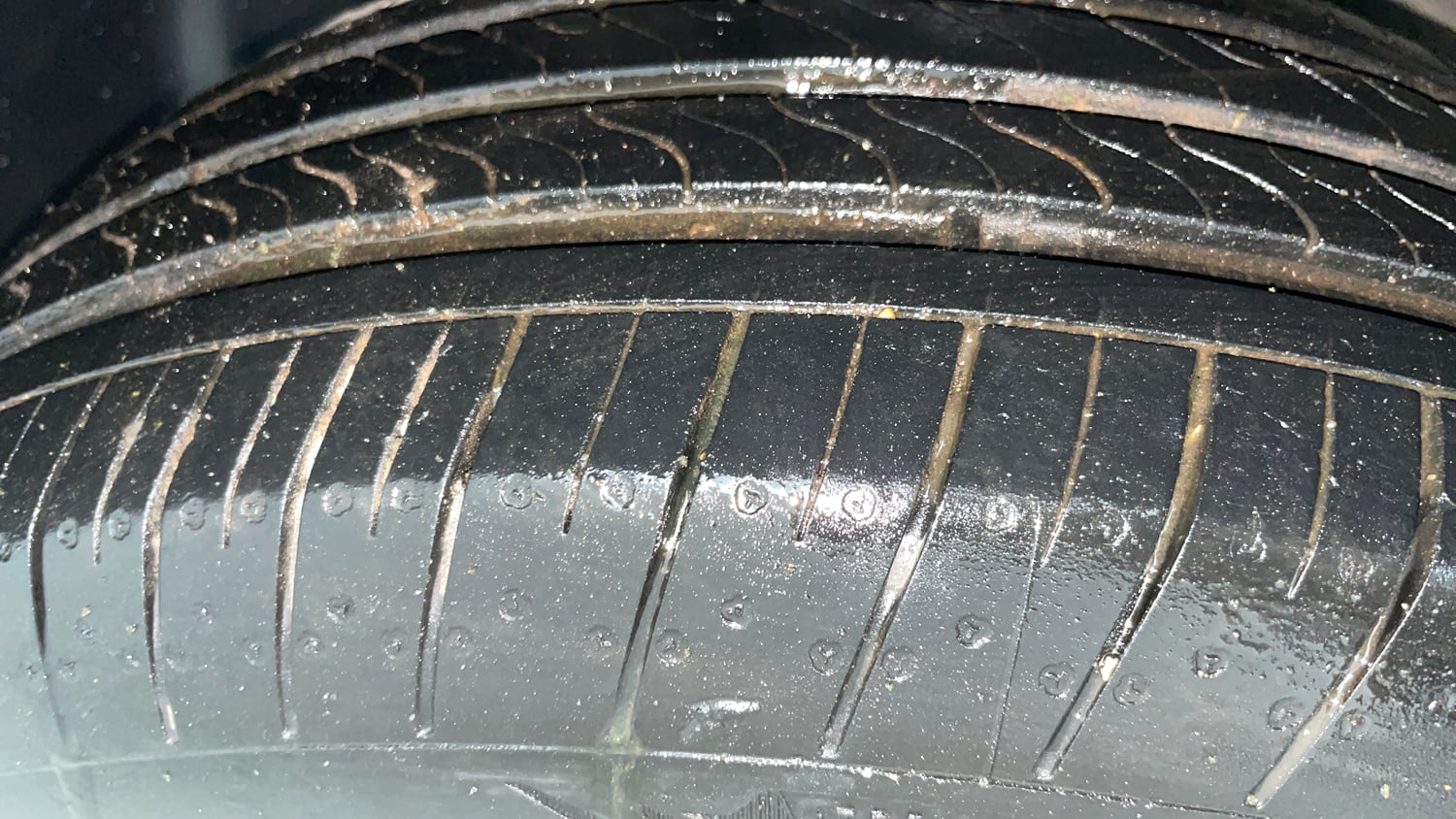 Used 2017 Hyundai Elite i20 Sportz 1.2 Petrol Manual tyres LEFT FRONT TYRE TREAD VIEW