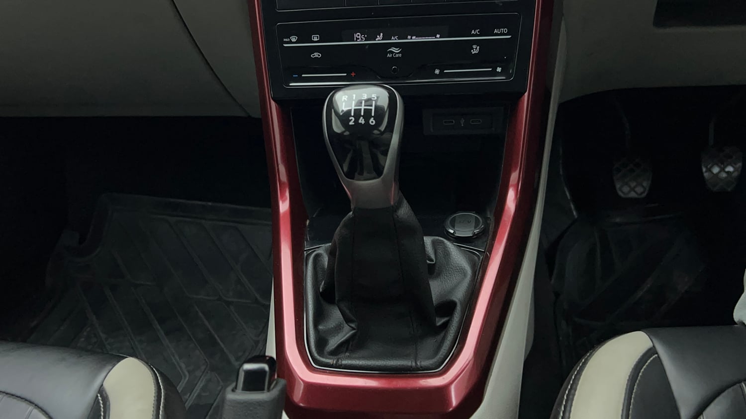 Used 2023 Volkswagen Taigun GT 1.5 TSI MT Petrol Manual interior GEAR  KNOB VIEW