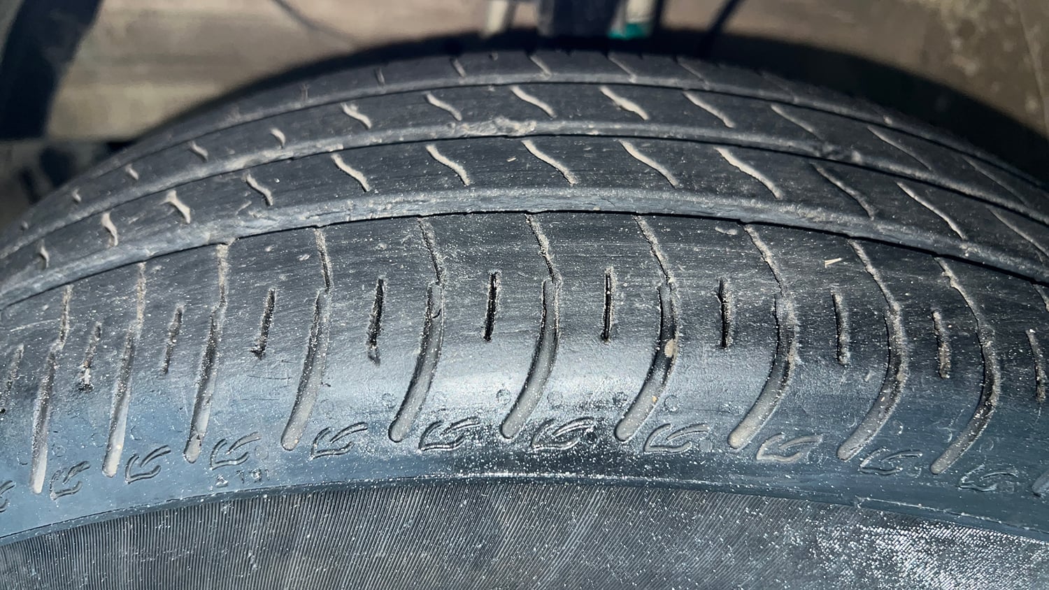 Used 2025 Maruti Suzuki Swift VXi CNG Cng Manual tyres LEFT FRONT TYRE TREAD VIEW