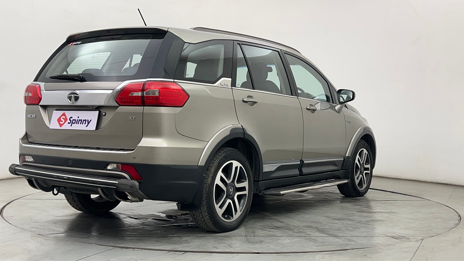 Used 2018 Tata Hexa XT 4x2 7 STR Diesel Manual exterior RIGHT REAR CORNER VIEW