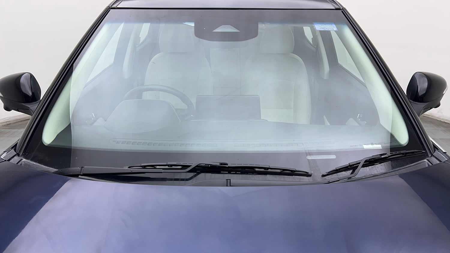 Used 2024 Mahindra XUV 3XO AX7L 1.2 Petrol AT Petrol Automatic exterior FRONT WINDSHIELD VIEW