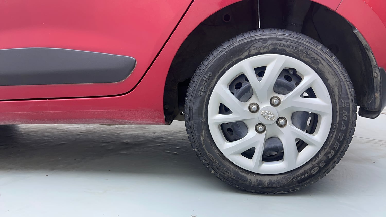 Used 2018 Hyundai Grand i10 Sportz 1.2 Kappa VTVT Petrol Manual tyres LEFT REAR TYRE RIM VIEW