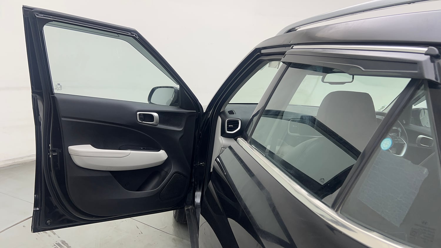 Used 2024 Hyundai Venue SX (O) 1.0 Turbo DCT Petrol Automatic interior LEFT FRONT DOOR OPEN VIEW