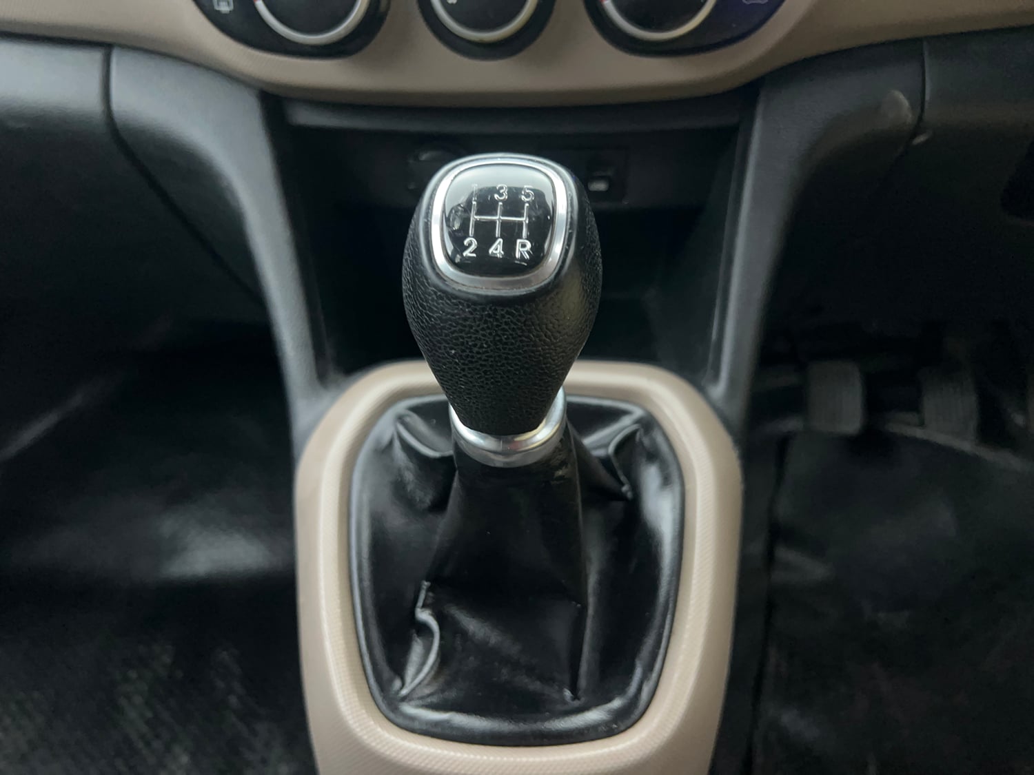 Used 2014 Hyundai Grand i10 Asta 1.2 Kappa VTVT (O) Petrol Manual interior GEAR  KNOB VIEW