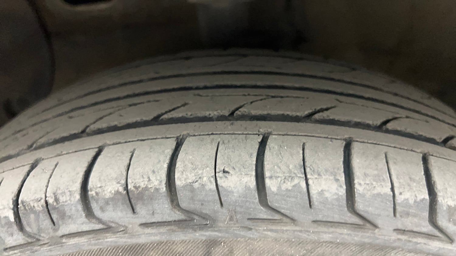 Used 2014 Hyundai Grand i10 Asta 1.2 Kappa VTVT (O) Petrol Manual tyres LEFT FRONT TYRE TREAD VIEW