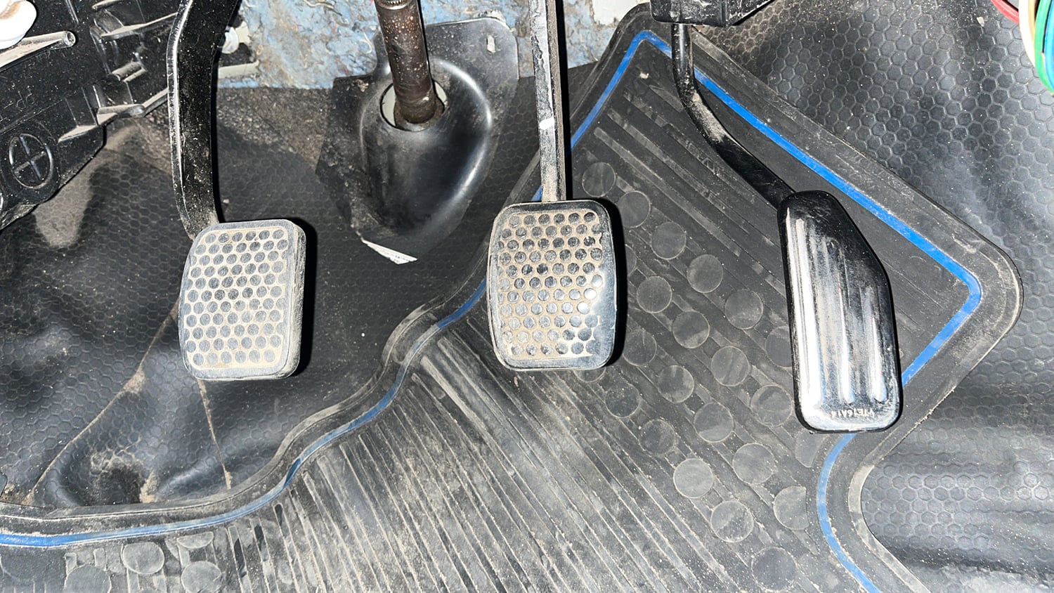Used 2015 Maruti Suzuki Alto 800 LXi Anniversary Edition Petrol Manual interior PEDALS VIEW