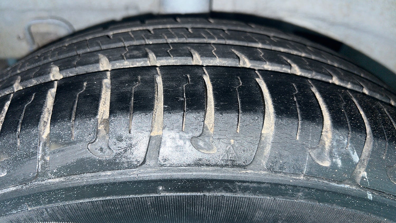 Used 2016 Hyundai Grand i10 Asta 1.2 Kappa VTVT Petrol Manual tyres RIGHT REAR TYRE TREAD VIEW
