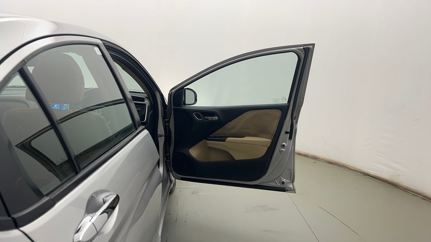 Used 2018 Honda City V Petrol Petrol Manual interior RIGHT FRONT DOOR OPEN VIEW