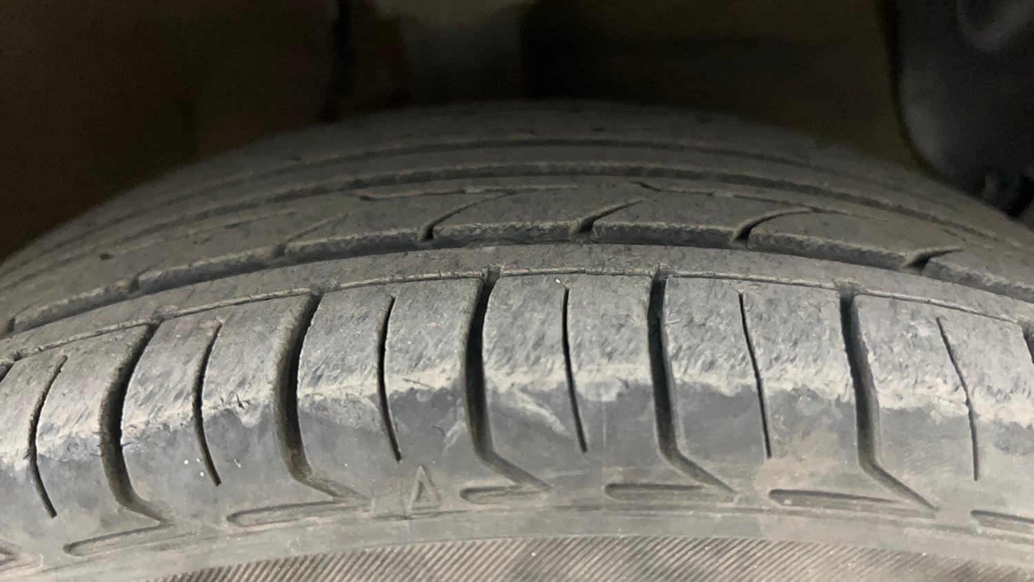 Used 2014 Hyundai Grand i10 Asta 1.2 Kappa VTVT (O) Petrol Manual tyres RIGHT FRONT TYRE TREAD VIEW