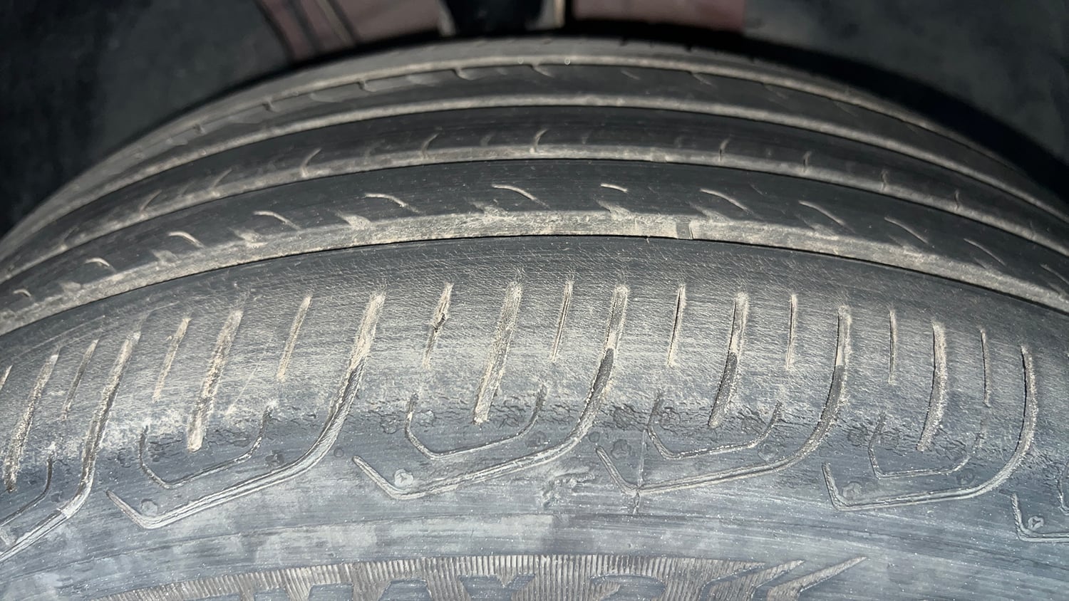 Used 2023 Volkswagen Taigun GT 1.5 TSI MT Petrol Manual tyres RIGHT FRONT TYRE TREAD VIEW