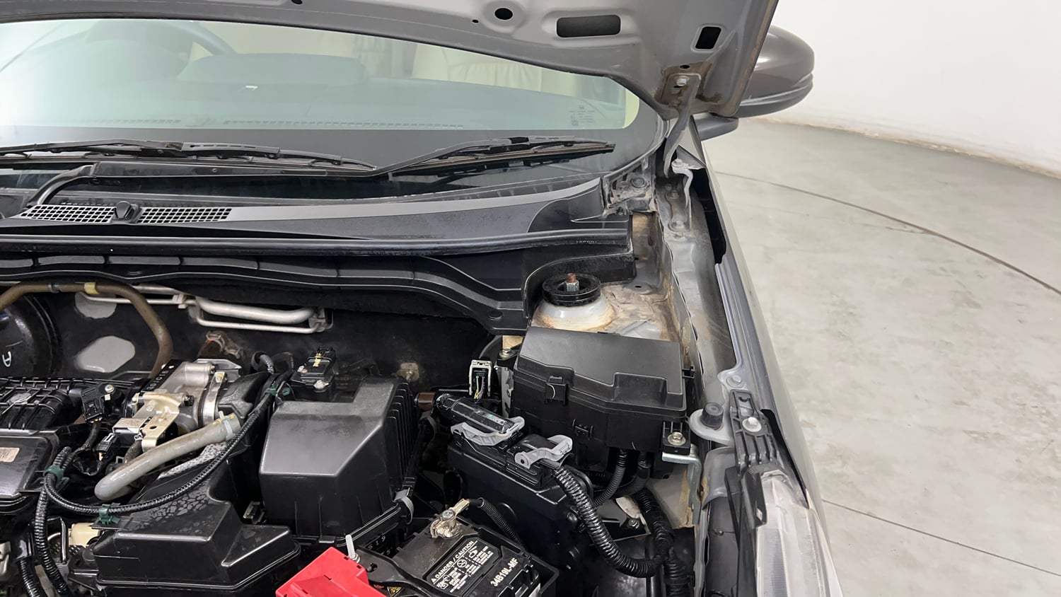 Used 2020 Honda Amaze 1.2 VX CVT Petrol Petrol Automatic engine ENGINE LEFT SIDE HINGE & APRON VIEW