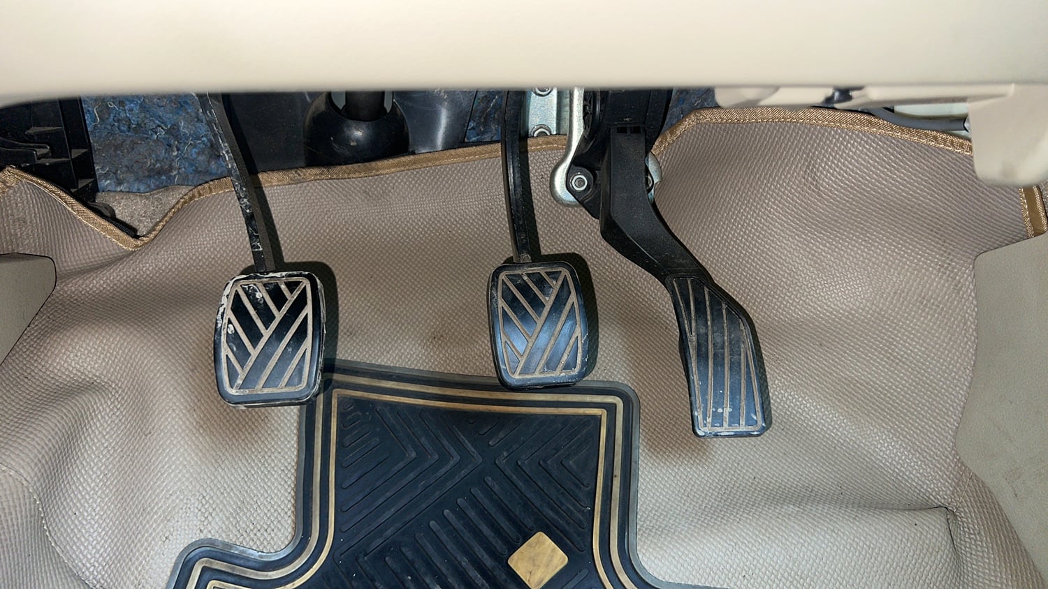Used 2018 Maruti Suzuki Ciaz Alpha Hybrid 1.5 Petrol Manual interior PEDALS VIEW