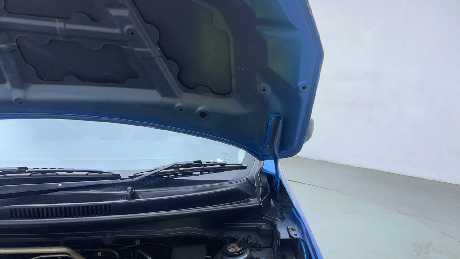 Used 2015 Maruti Suzuki Celerio VXi AMT Petrol Automatic engine ENGINE LEFT SIDE HINGE & APRON VIEW