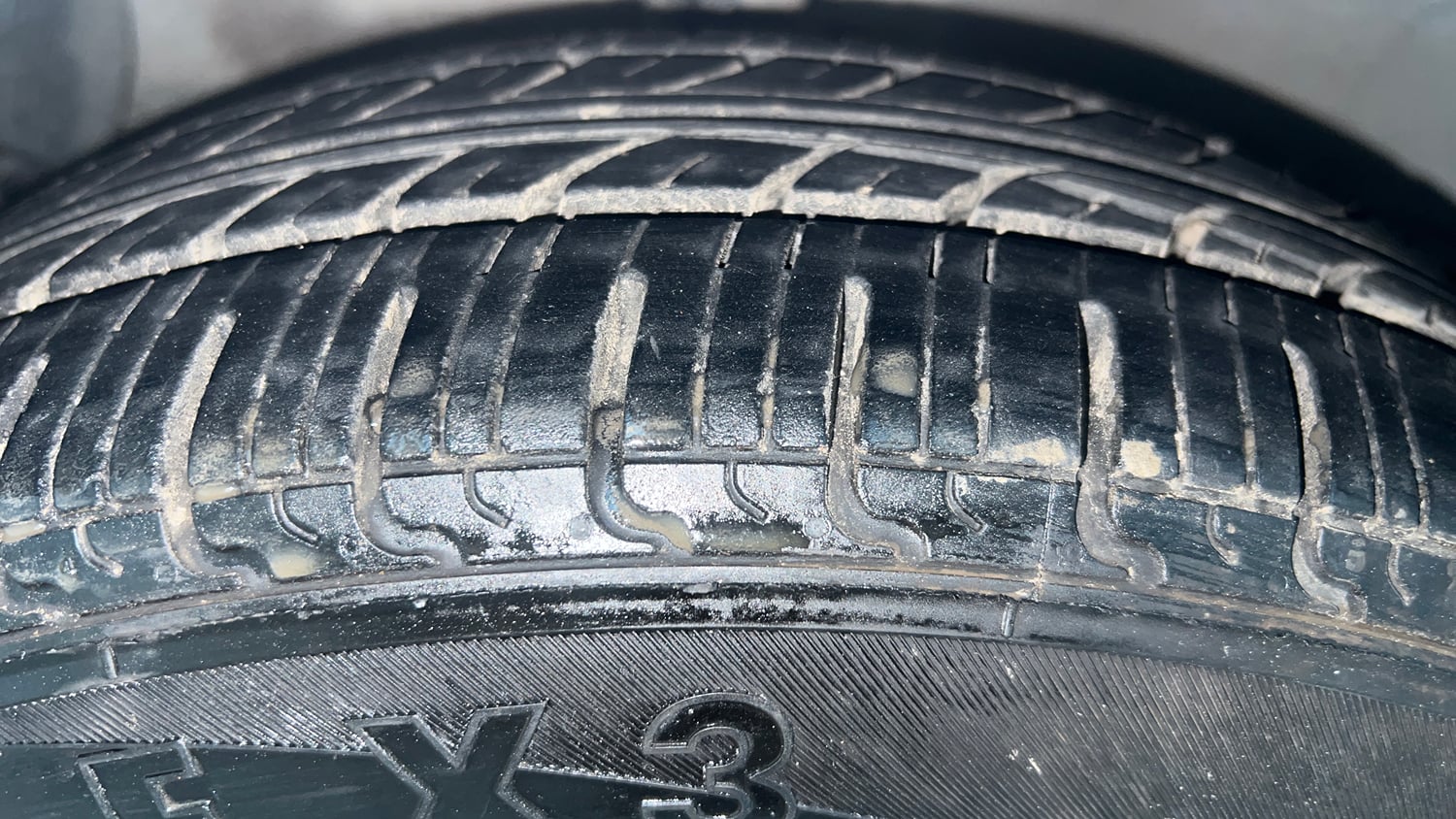 Used 2016 Hyundai Grand i10 Asta 1.2 Kappa VTVT Petrol Manual tyres LEFT FRONT TYRE TREAD VIEW