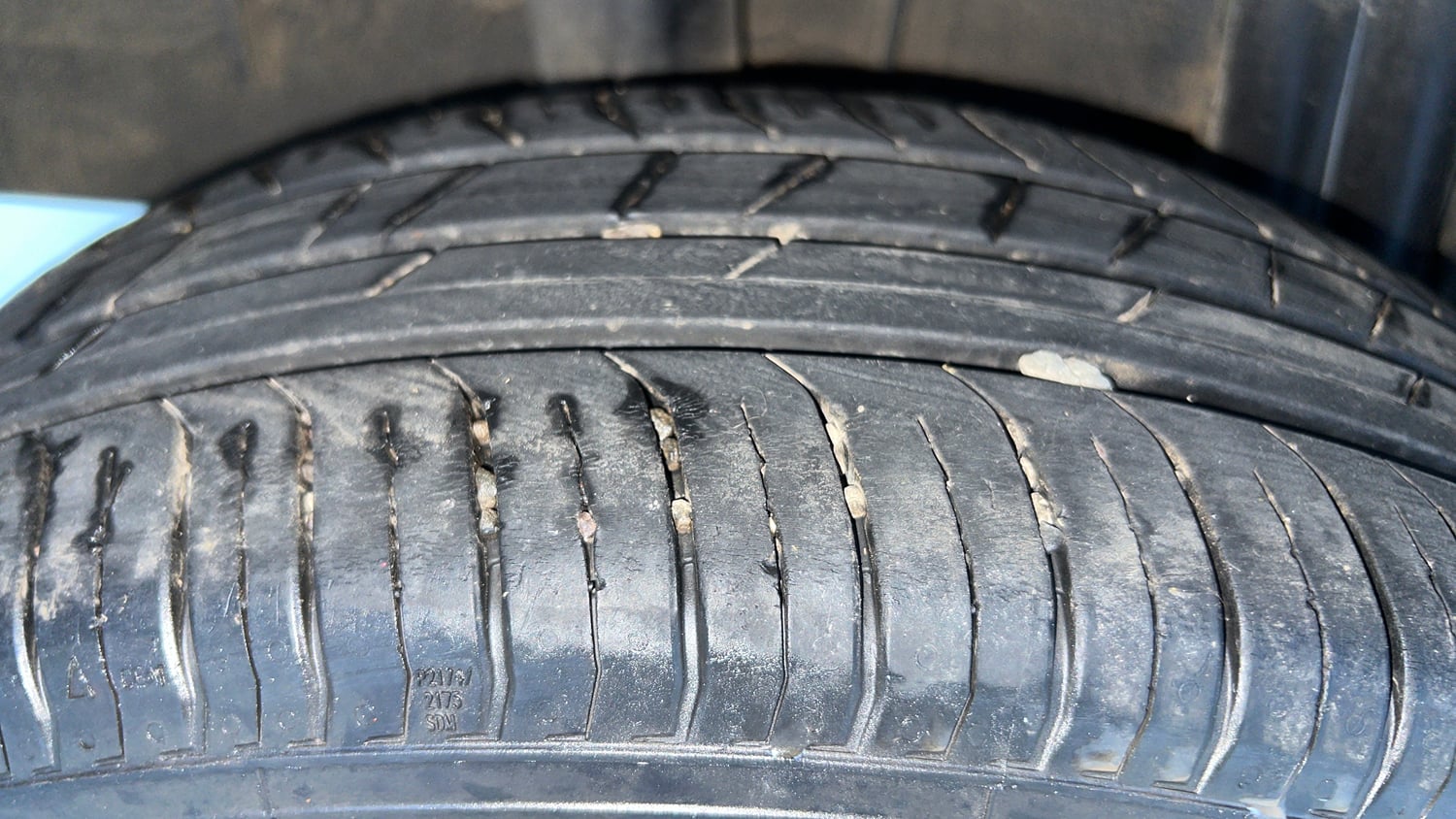 Used 2023 Renault Triber RXZ EASY-R AMT Petrol Automatic tyres RIGHT REAR TYRE TREAD VIEW