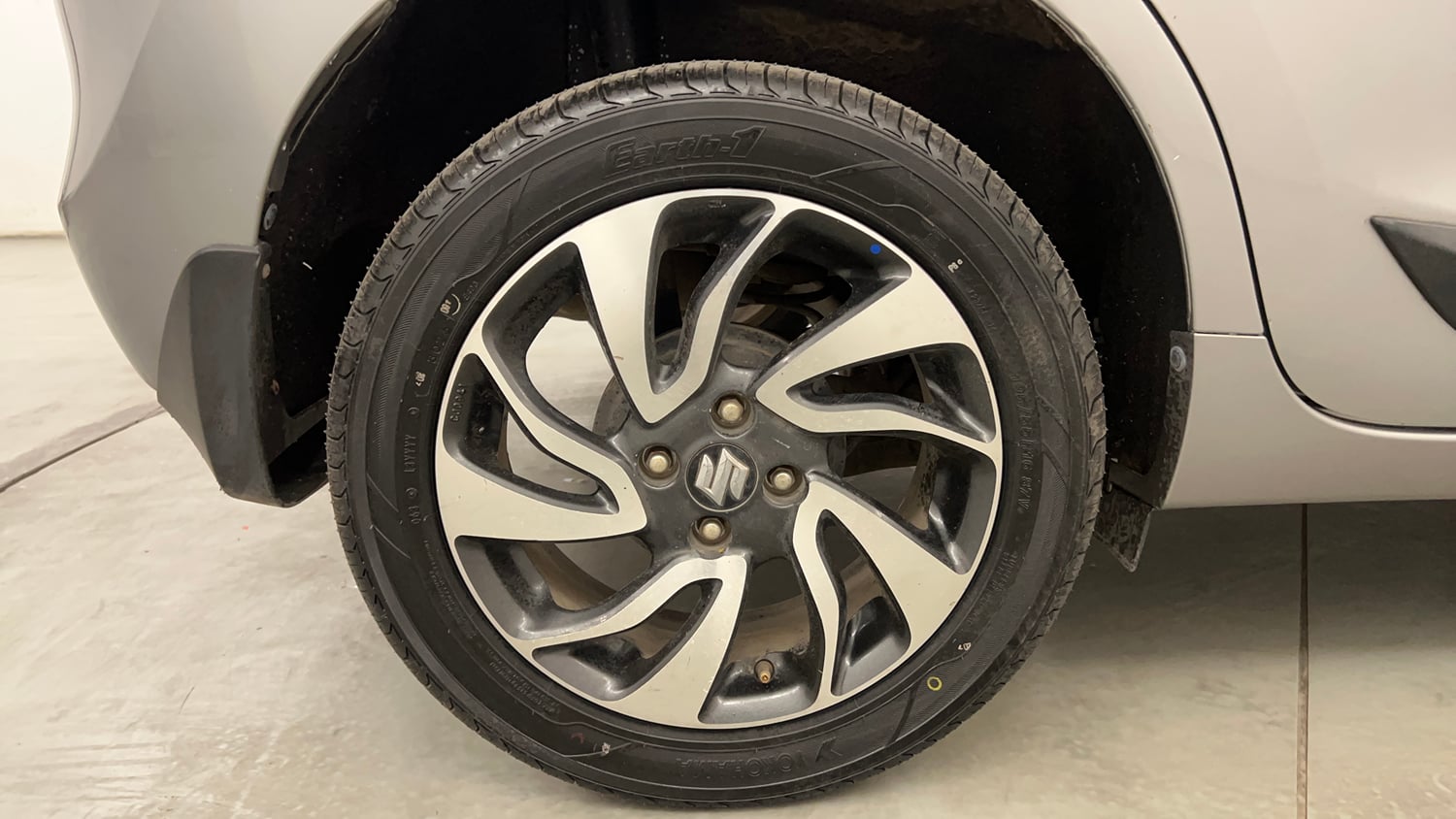 Used 2020 Maruti Suzuki Baleno Zeta Petrol Manual tyres RIGHT REAR TYRE RIM VIEW
