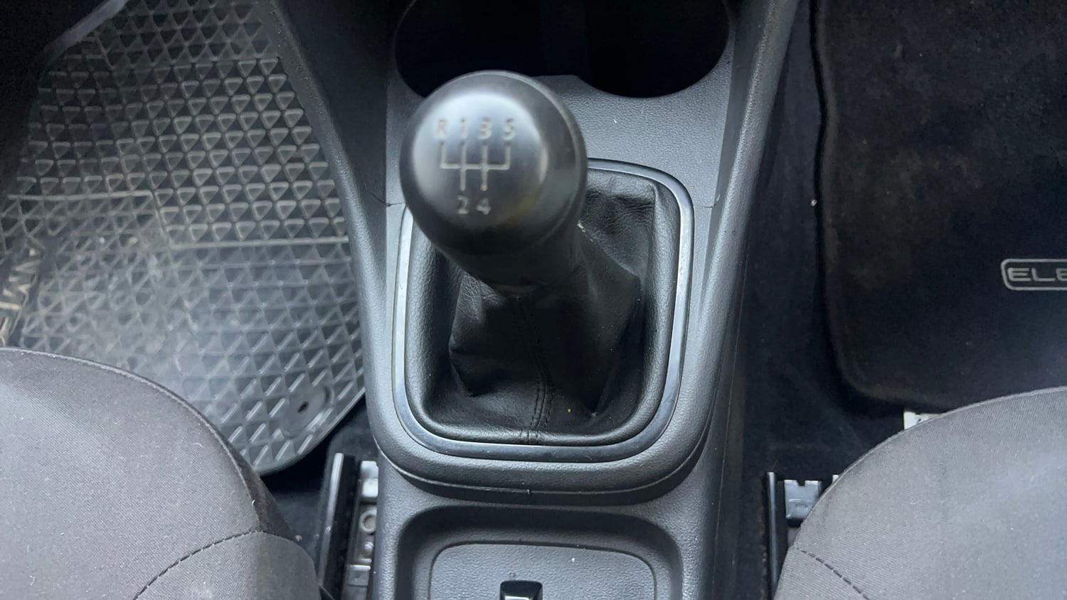 Used 2017 Volkswagen Ameo Trendline 1.2L (P) Petrol Manual interior GEAR  KNOB VIEW