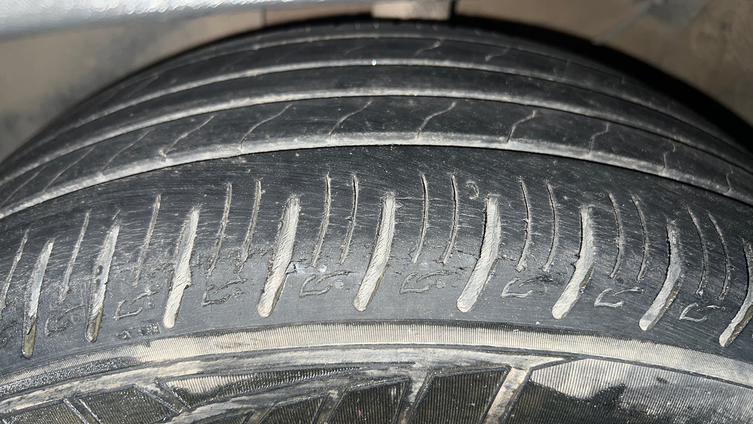 Used 2021 Kia Sonet HTX 1.0 iMT Petrol Manual tyres LEFT FRONT TYRE TREAD VIEW