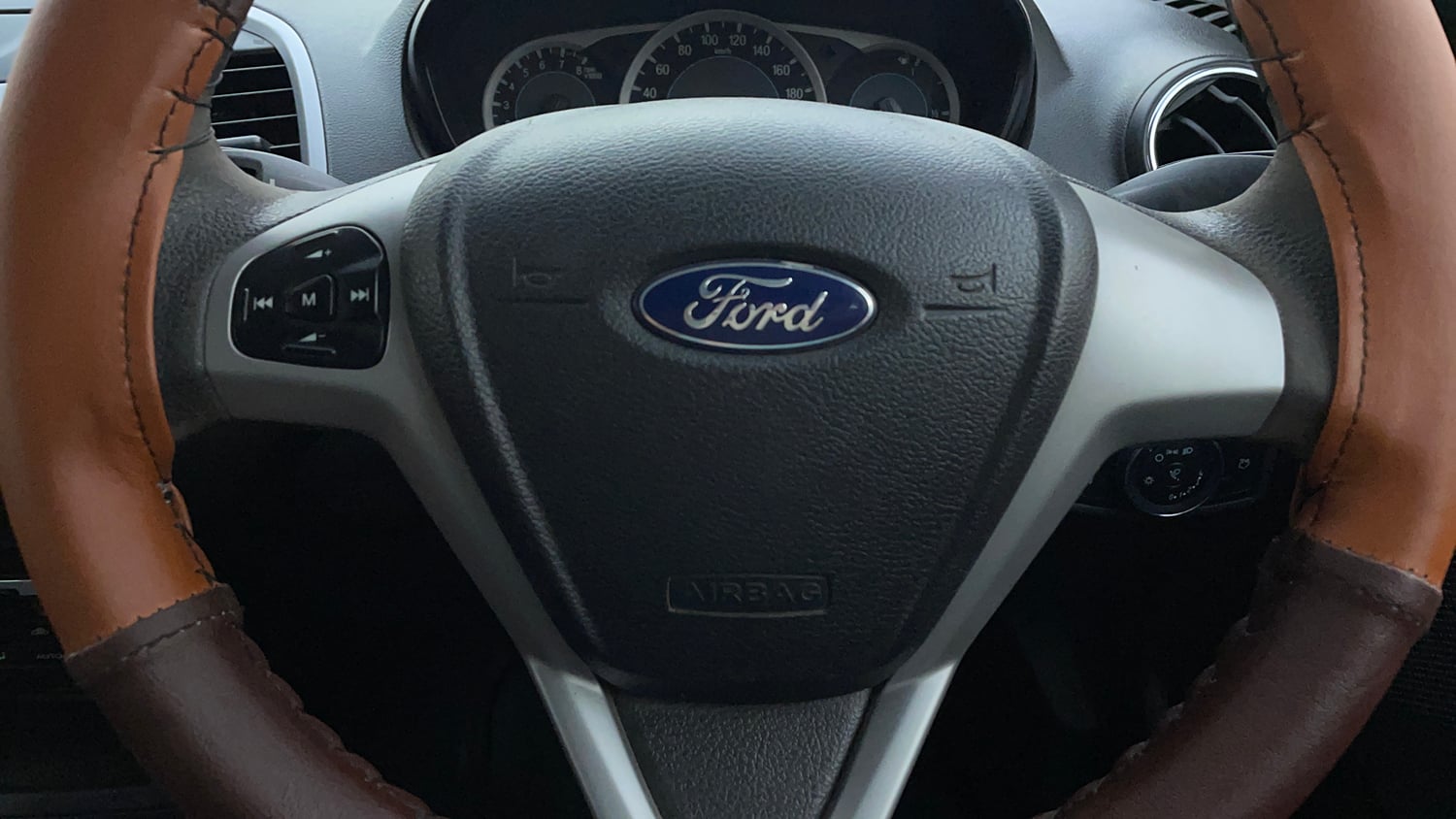 Used 2017 Ford Figo Titanium 1.5 Ti-VCT AT Petrol Automatic top_features Airbags