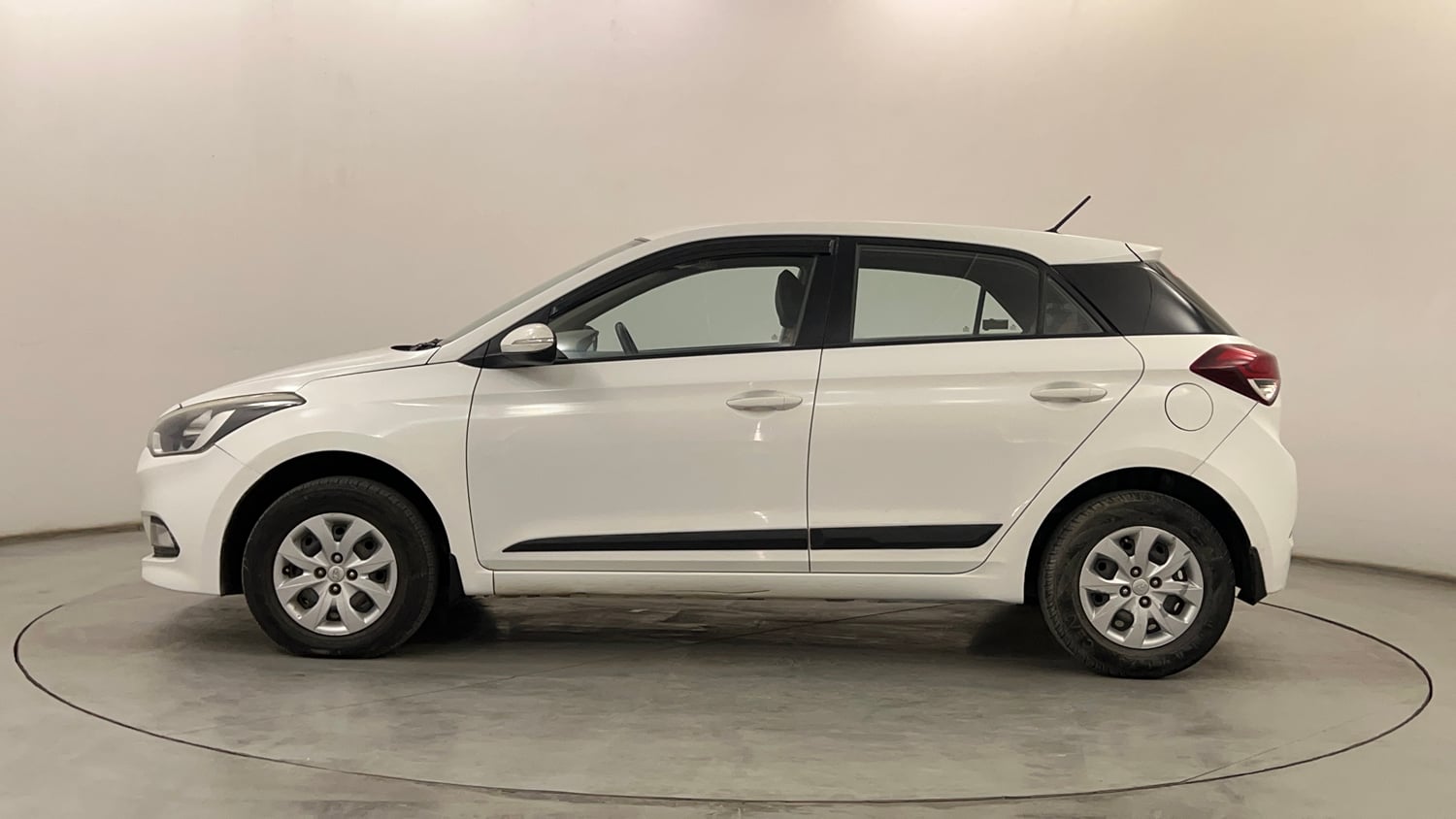 Used 2016 Hyundai Elite i20 Sportz 1.2 Petrol Manual exterior LEFT SIDE VIEW