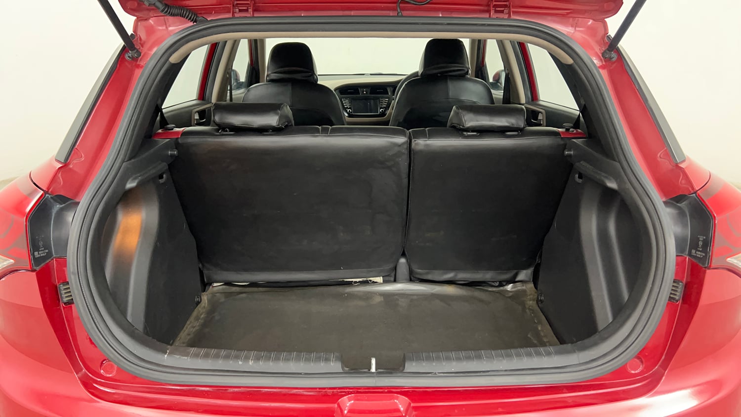 Used 2015 Hyundai Elite i20 Asta 1.2 Petrol Manual interior DICKY INSIDE VIEW