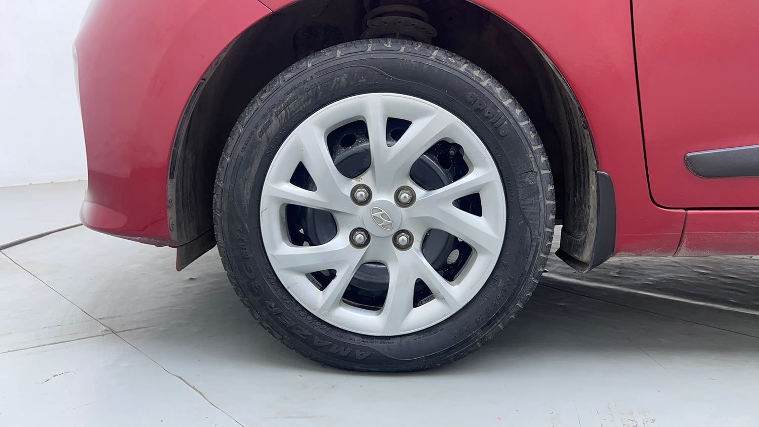 Used 2018 Hyundai Grand i10 Sportz 1.2 Kappa VTVT Petrol Manual tyres LEFT FRONT TYRE RIM VIEW