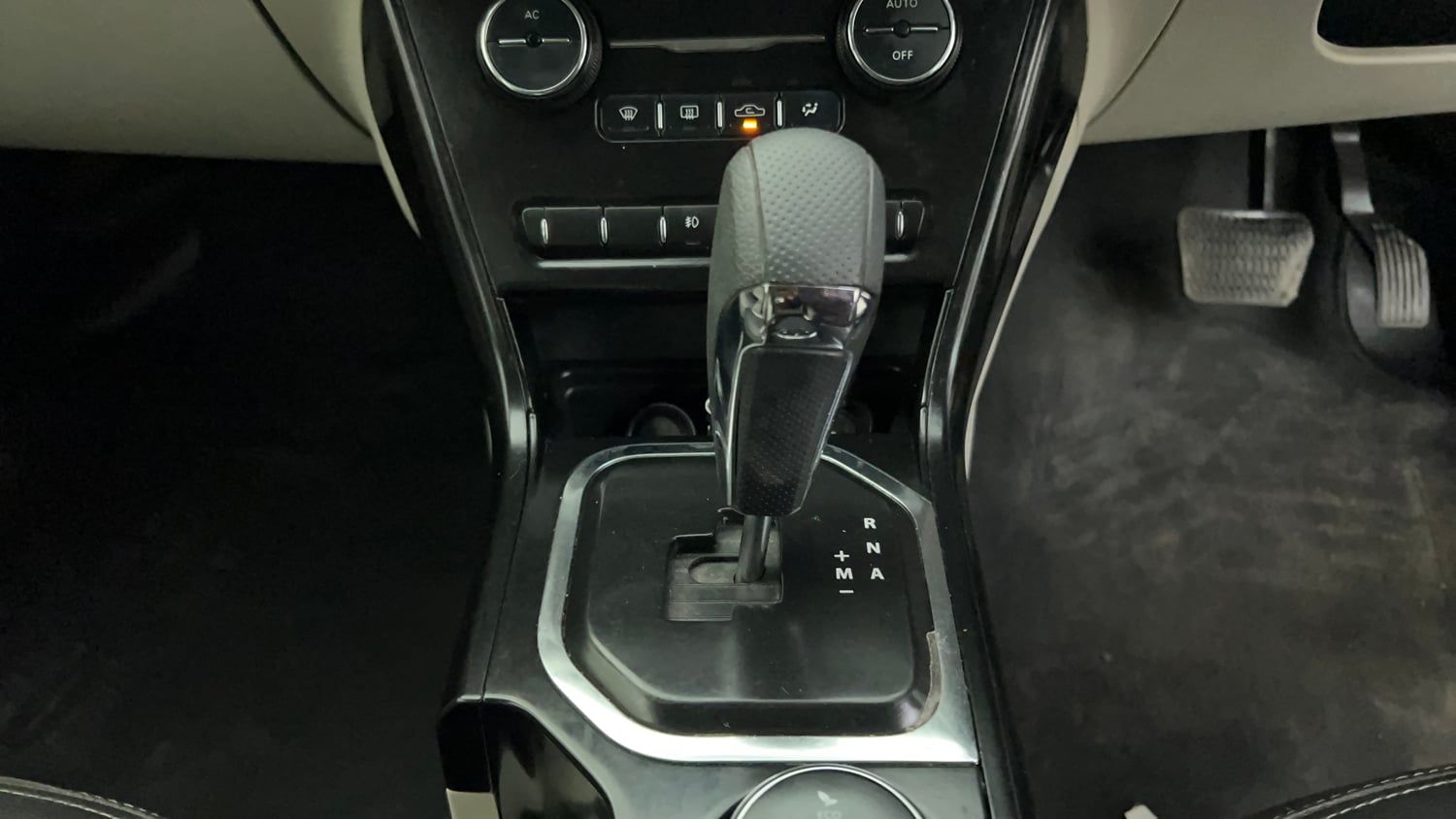 Used 2022 Tata Nexon XZA Plus Diesel Diesel Automatic interior GEAR  KNOB VIEW