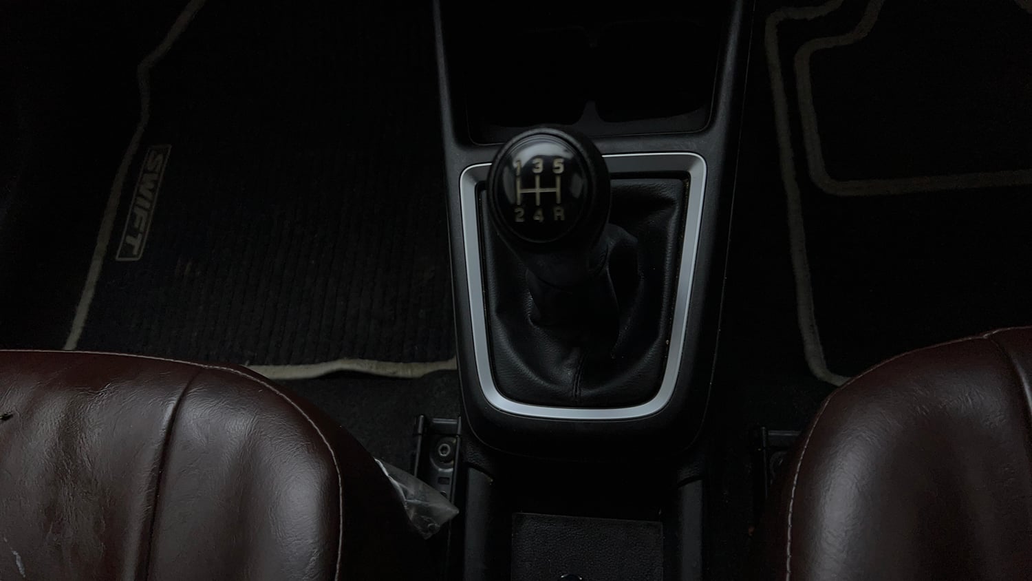 Used 2022 Maruti Suzuki Swift VXi Petrol Manual interior GEAR  KNOB VIEW