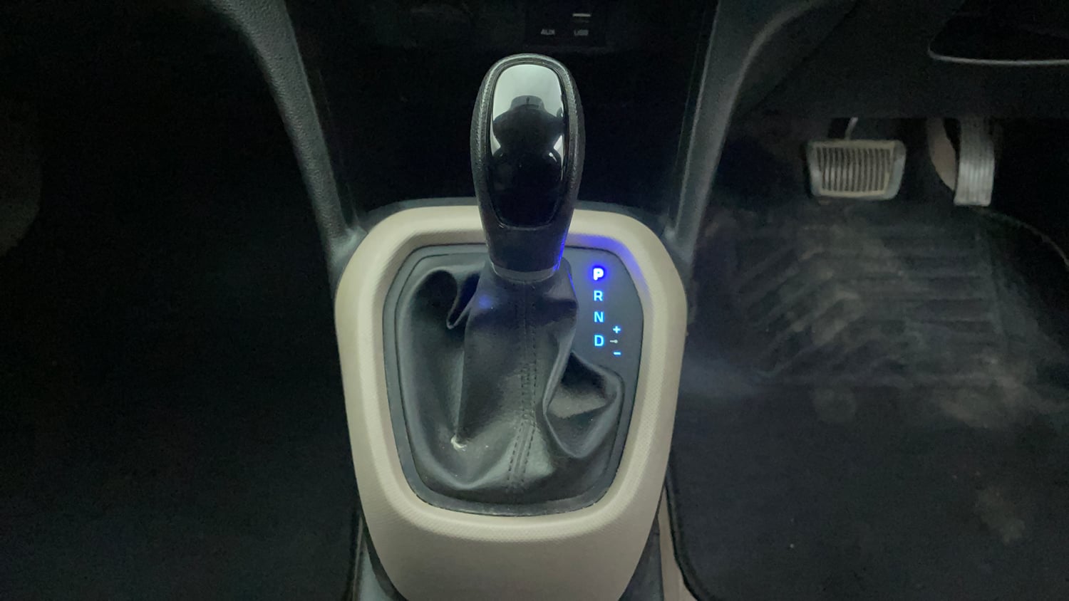 Used 2018 Hyundai Grand i10 Sportz AT 1.2 Kappa VTVT Petrol Automatic interior GEAR  KNOB VIEW