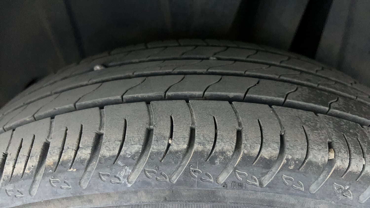 Used 2023 Maruti Suzuki XL6 Alpha AT Petrol Petrol Automatic tyres LEFT REAR TYRE TREAD VIEW