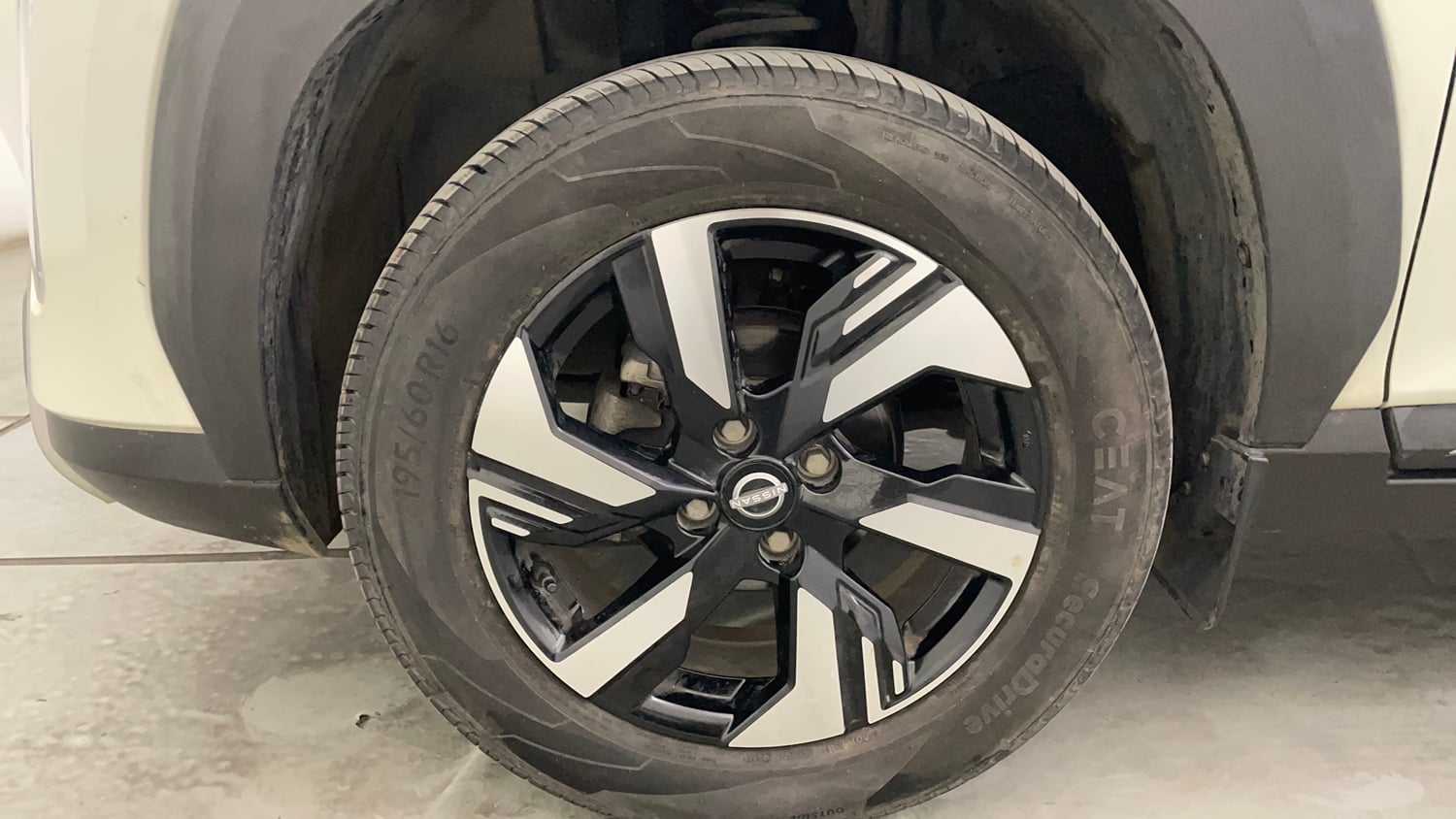 Used 2025 Nissan Magnite N-Connecta HRAO 1.0 Turbo Petrol CVT Petrol Automatic tyres LEFT FRONT TYRE RIM VIEW
