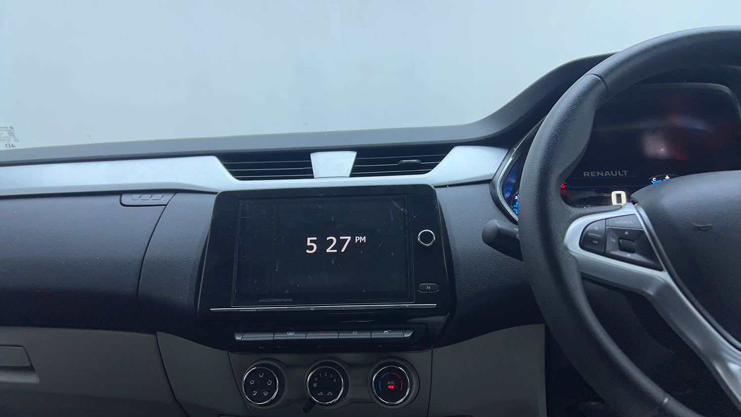 Used 2023 Renault Triber RXZ EASY-R AMT Petrol Automatic top_features Touch screen infotainment system