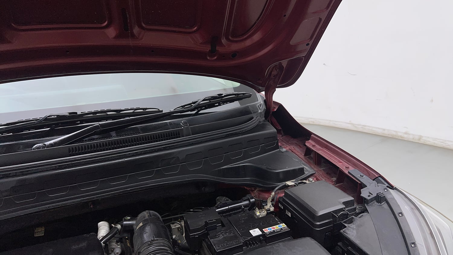 Used 2023 Kia Sonet HTX 1.0 iMT Petrol Manual engine ENGINE LEFT SIDE HINGE & APRON VIEW