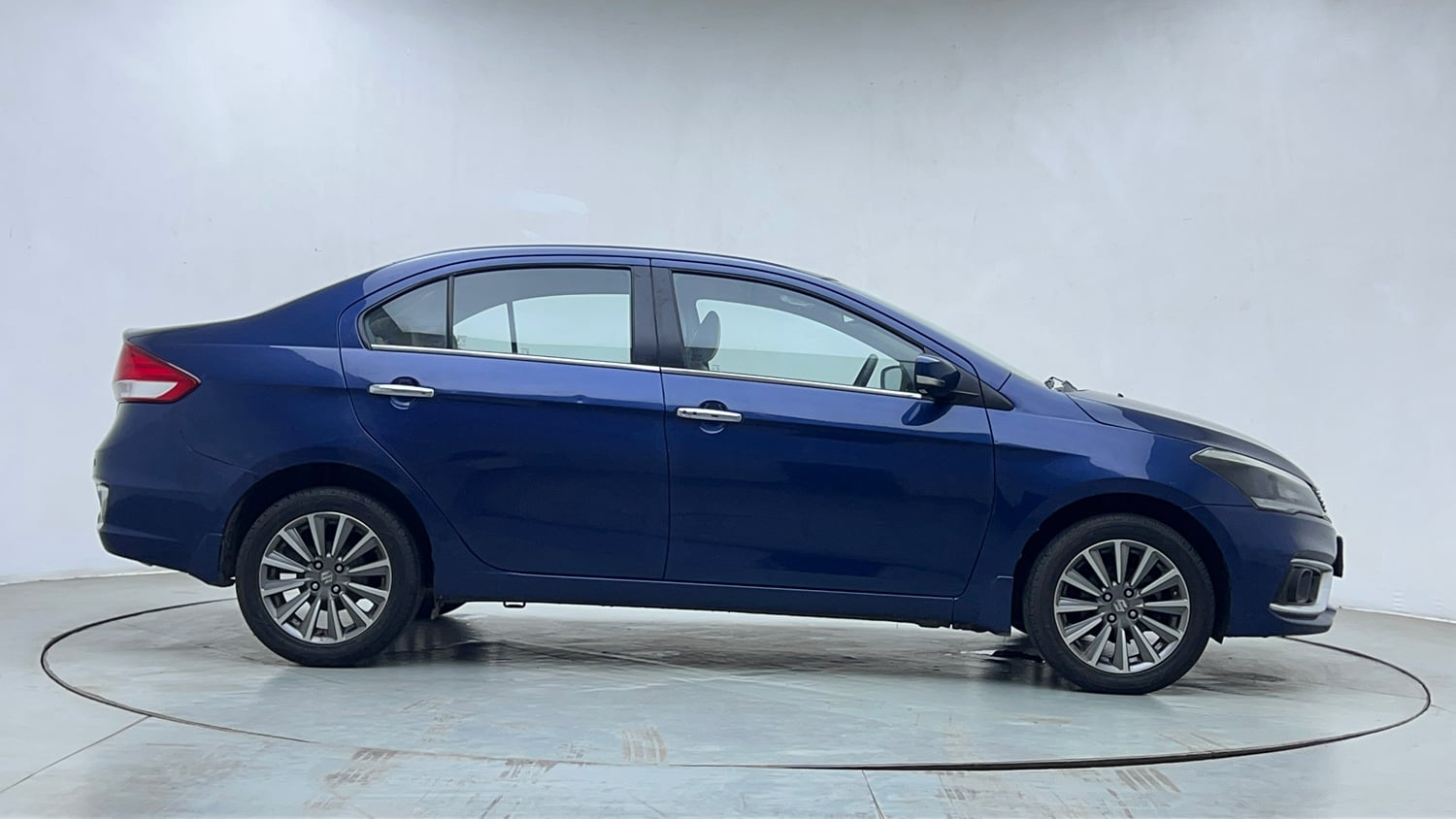 Used 2018 Maruti Suzuki Ciaz Alpha Hybrid 1.5 Petrol Manual exterior RIGHT SIDE VIEW