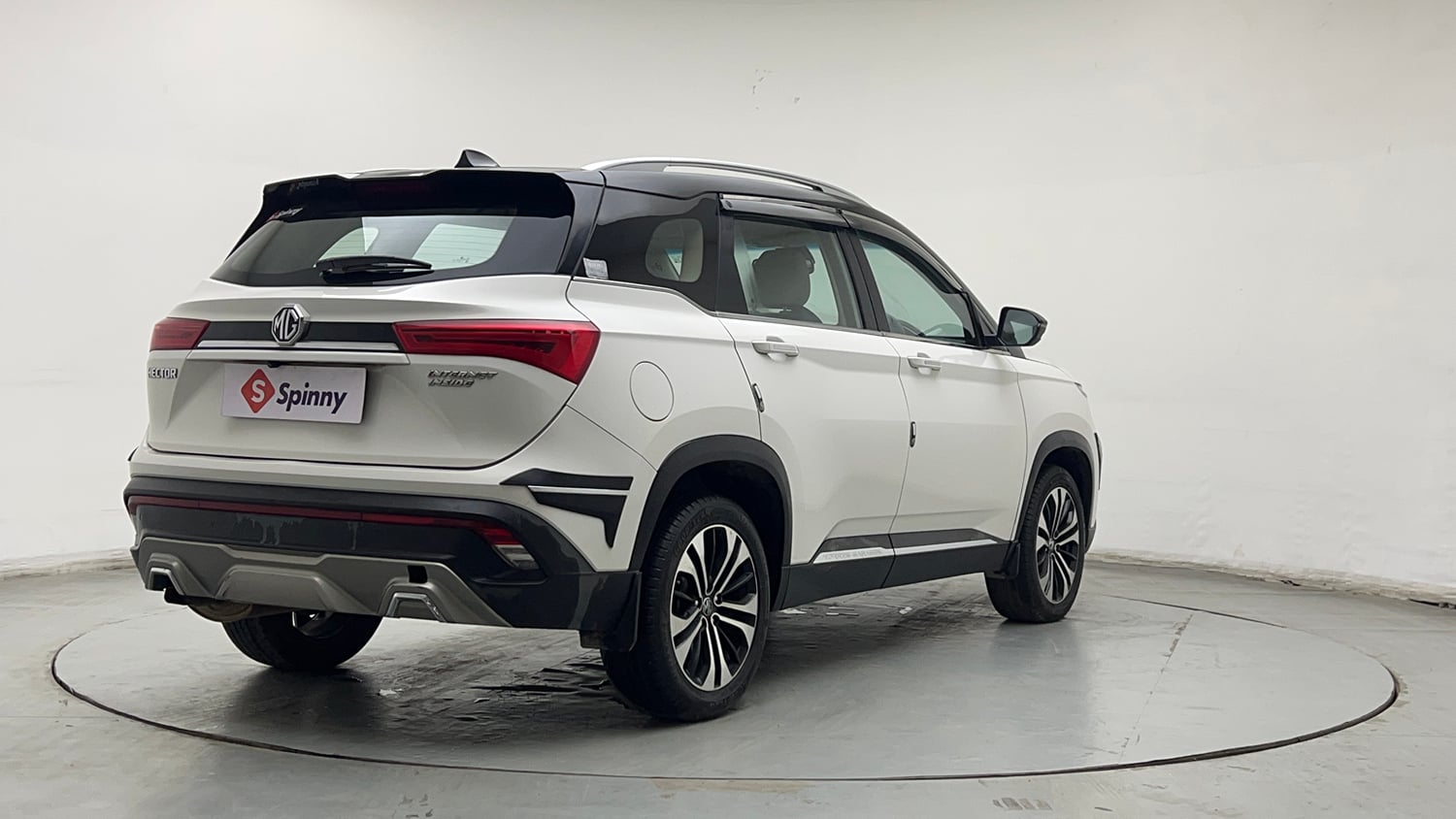 Used 2023 MG Motors Hector 1.5 Sharp CVT Dual Tone Petrol Automatic exterior RIGHT REAR CORNER VIEW