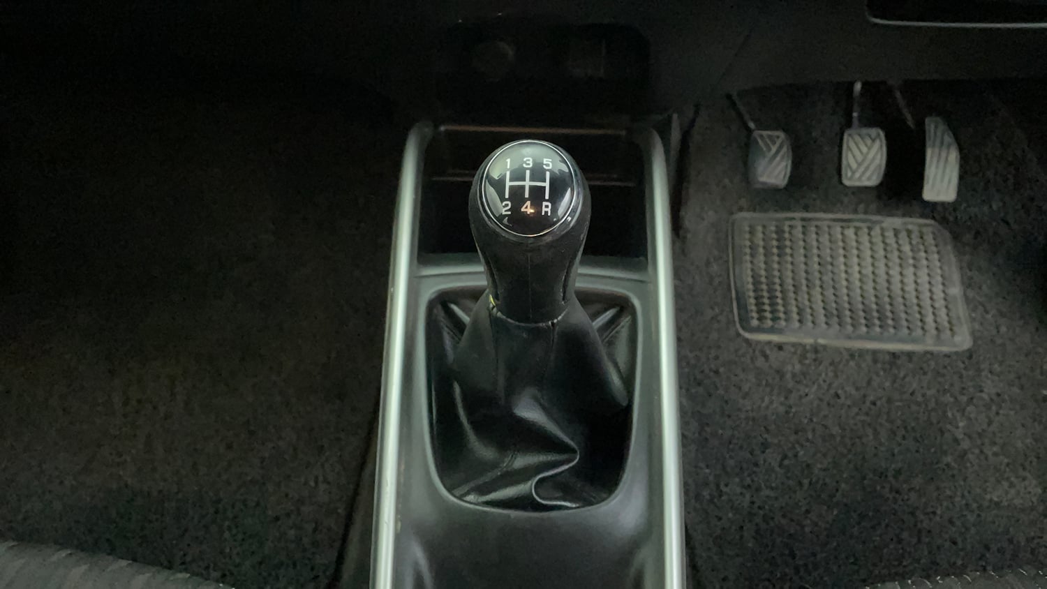 Used 2017 Maruti Suzuki Baleno Delta 1.2 Petrol Manual interior GEAR  KNOB VIEW