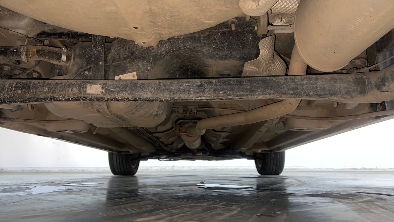 Used 2021 Mahindra XUV 300 1.5 W8 (O) Diesel Manual extra REAR UNDERBODY VIEW (TAKEN FROM REAR)