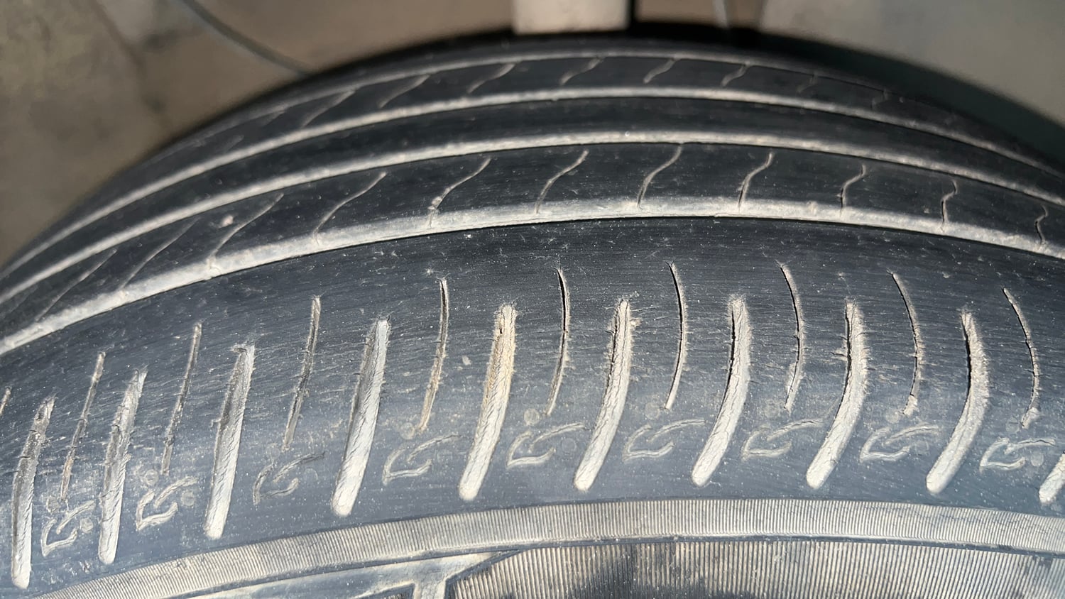Used 2021 Kia Sonet HTX 1.0 iMT Petrol Manual tyres RIGHT FRONT TYRE TREAD VIEW