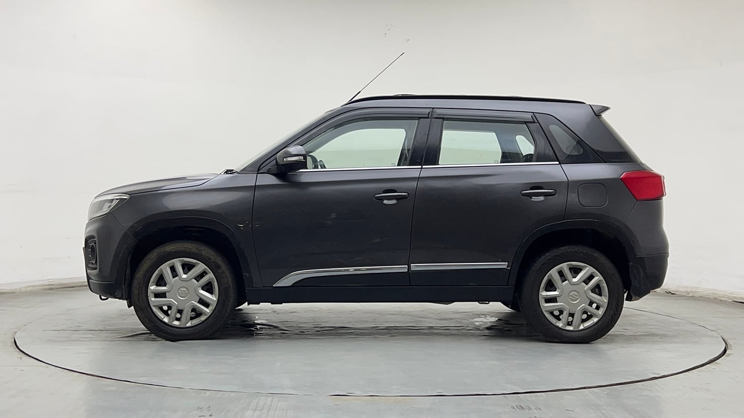 Used 2020 maruti-suzuki Vitara Brezza VXi Petrol Manual exterior LEFT SIDE VIEW