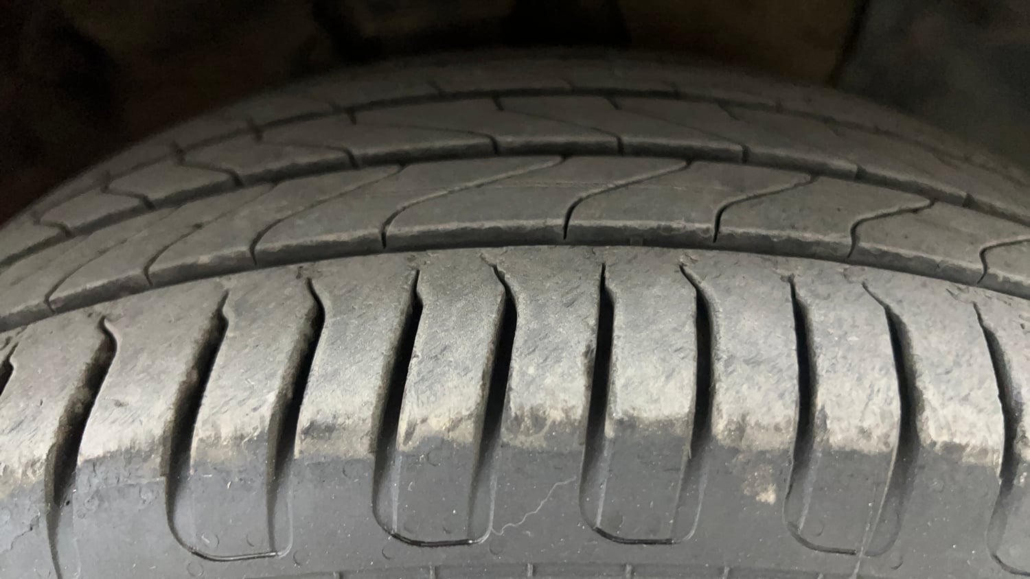 Used 2015 Hyundai Elite i20 Asta 1.2 Petrol Manual tyres RIGHT FRONT TYRE TREAD VIEW