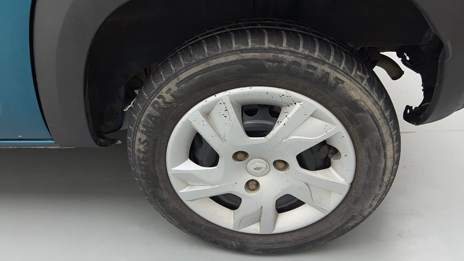Used 2021 Renault Kwid RXT 1.0 AMT Opt Petrol Automatic tyres LEFT REAR TYRE RIM VIEW