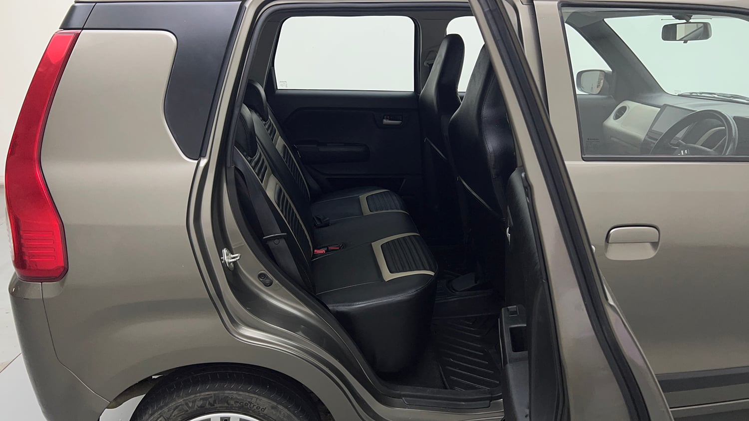 Used 2024 Maruti Suzuki Wagon R VXI 1.0 CNG Cng Manual interior RIGHT SIDE REAR DOOR CABIN VIEW