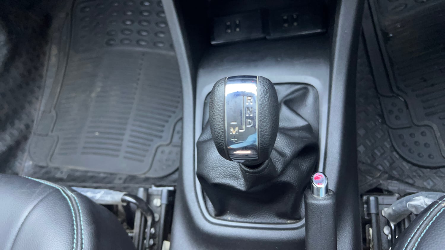 Used 2023 Renault Triber RXZ EASY-R AMT Petrol Automatic interior GEAR  KNOB VIEW