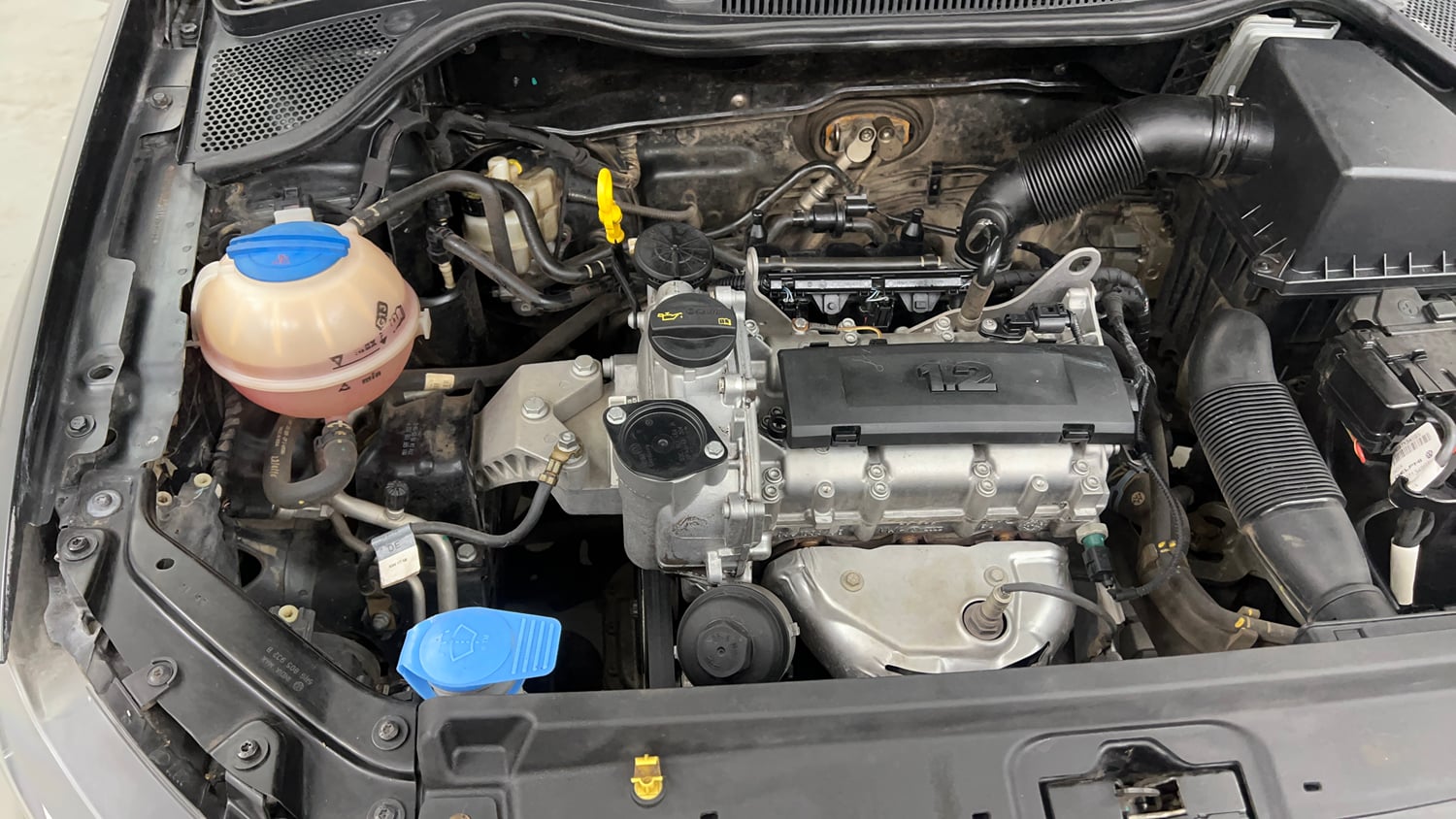 Used 2016 Volkswagen Ameo Highline1.2L (P) Petrol Manual engine ENGINE RIGHT SIDE VIEW