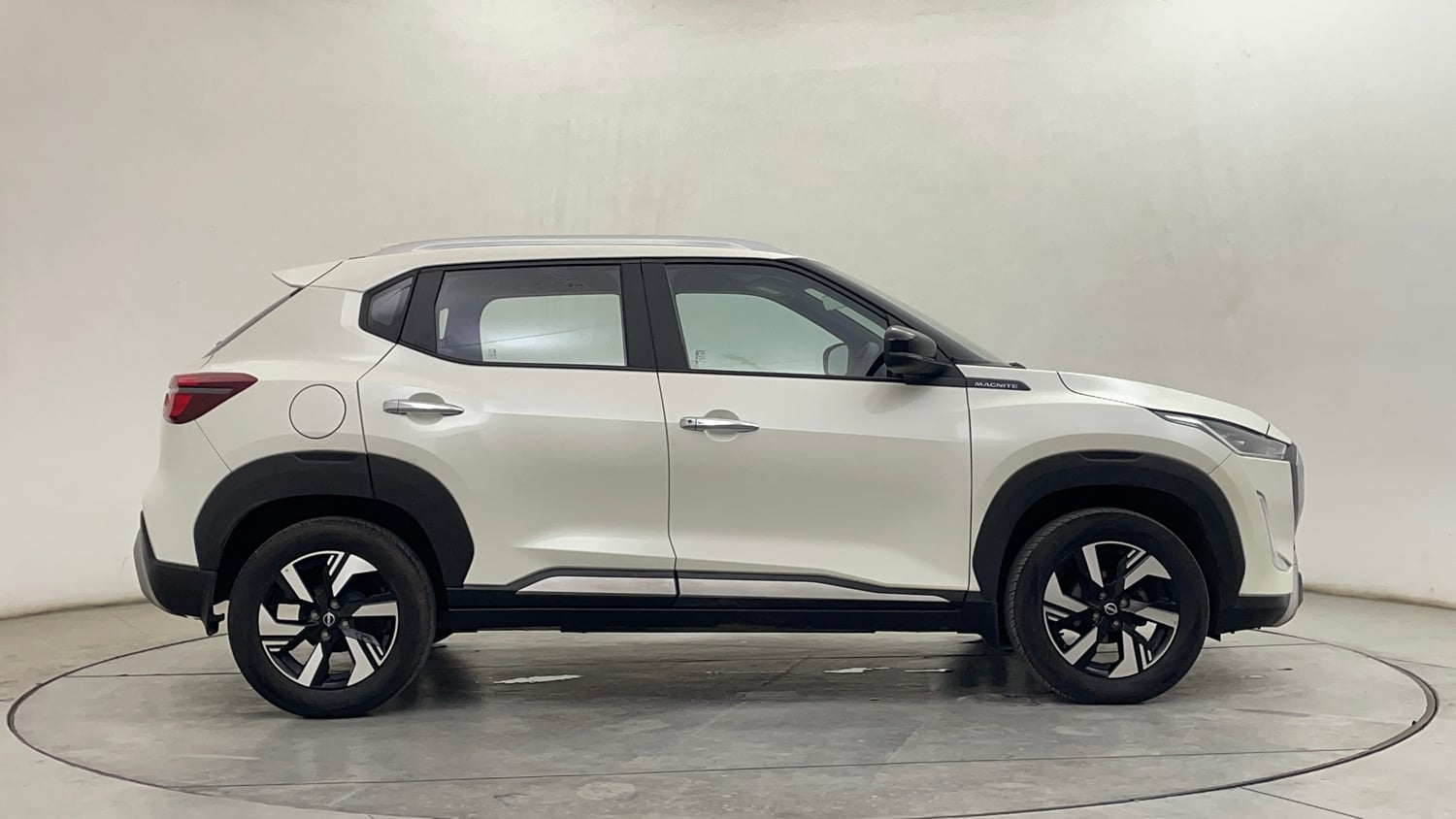 Used 2025 Nissan Magnite N-Connecta HRAO 1.0 Turbo Petrol CVT Petrol Automatic exterior RIGHT SIDE VIEW