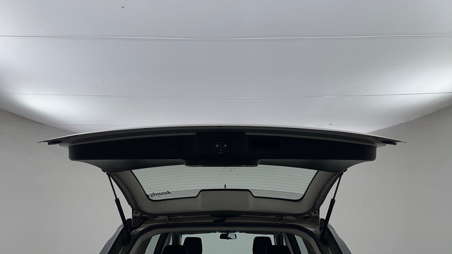 Used 2018 Tata Hexa XT 4x2 7 STR Diesel Manual interior DICKY DOOR OPEN VIEW