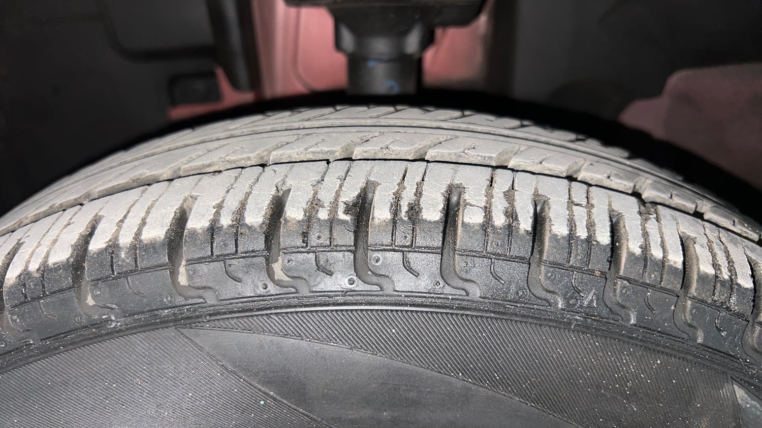 Used 2017 Renault Kwid 1.0 RXT Petrol Manual tyres LEFT FRONT TYRE TREAD VIEW