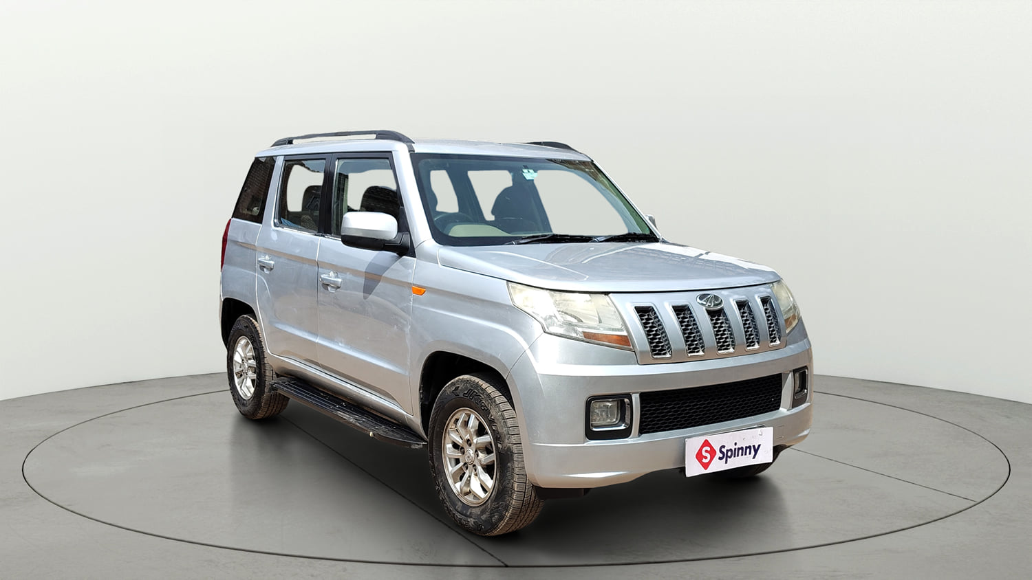 Used 2017 Mahindra TUV300 T8 mHAWK100 Diesel Manual exterior RIGHT FRONT CORNER VIEW