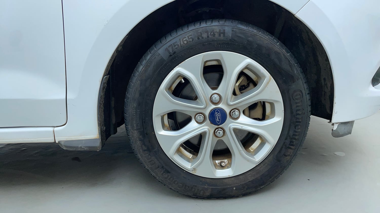 Used 2017 Ford Figo Titanium 1.5 Ti-VCT AT Petrol Automatic tyres RIGHT FRONT TYRE RIM VIEW