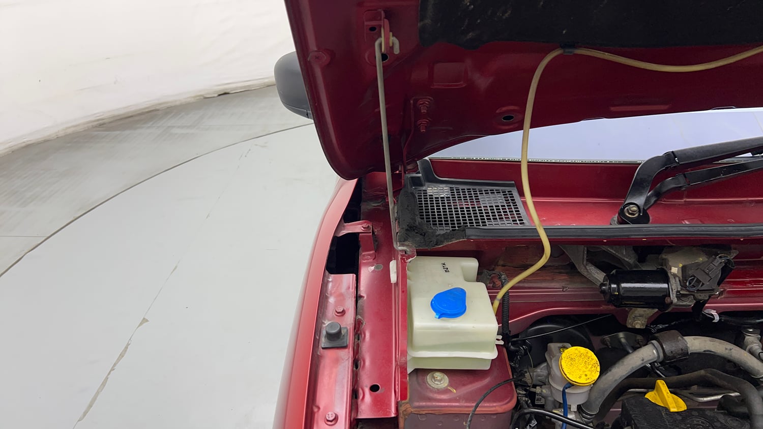 Used 2018 Renault Kwid RXL Petrol Manual engine ENGINE RIGHT SIDE HINGE & APRON VIEW